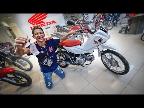 ELE TEM 14 ANOS E TIROU UMA POP110i ZERO DA HONDA