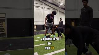 THIS DEFENSIVE END IS BUILT FOR THR NEXT LEVEL 🤯 #1v1 #oline #dline #battle #footballhighlights