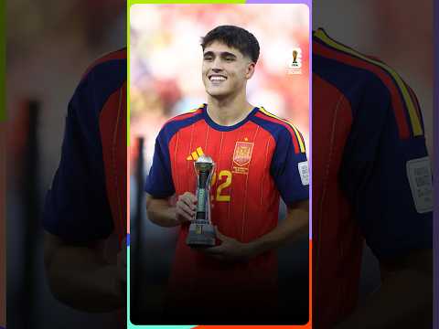 Pau Cubarsi wins the FIFA Young Player Award, presented by Aramco 🇪🇸