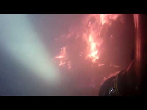 Пожарные приехали без воды тушить машину. Смотреть фото Пожарные приехали без воды тушить машину. Смотреть картинку Пожарные приехали без воды тушить машину. Картинка про Пожарные приехали без воды тушить машину. Фото Пожарные приехали без воды тушить машину