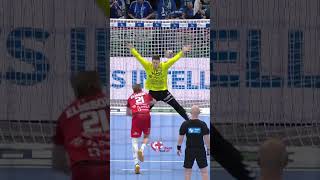 A 7m rocket right over the keeper's head! Pure power from Elísson! 🚀🔥#handballskills #handball
