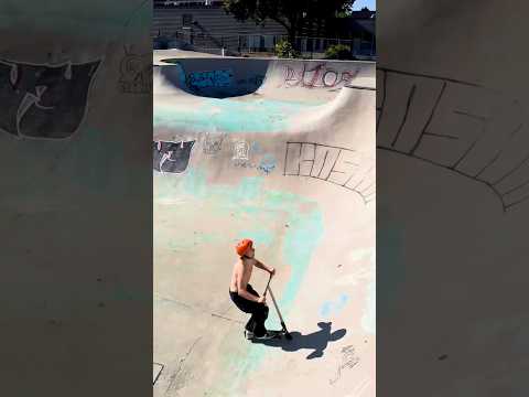 Bodhi Sol slaying the bowl riding AOSV6 Squad custom scoot! #Bluntscooters #envyscooters #scootering