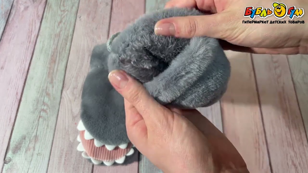 Варежки меховые в виде Акулы серые - видео