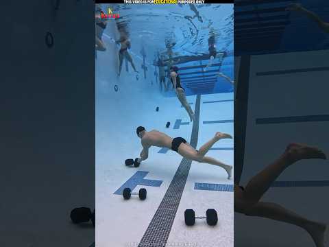 पूल में तैराकी सिखाने का अनोखा तरीका🏊|| This is how swimmer learn swimming || #shorts #viral