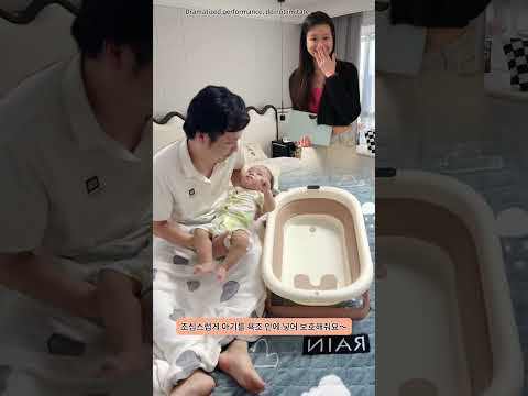 아빠가 아기 돌보는 모습 <strong>정말</strong> 재미있어요~/It's so fun to <strong>see</strong> dad taking care of the baby~😝