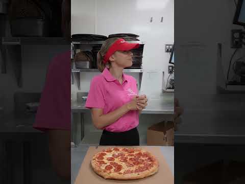 Vic 🏆! #pizza #challenge #run #drole #haha #shorts #quebec #viral #fypシ゚viral  #pizzasalvatoré