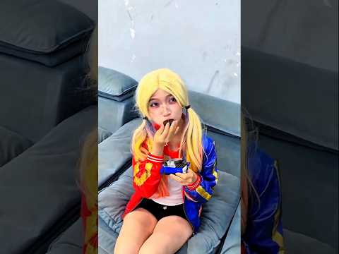 Joker's devilish smile scares his wife 😱😬