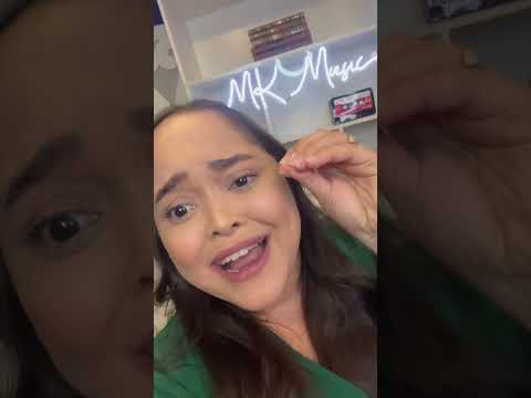 Corre para assistir ao clipe 