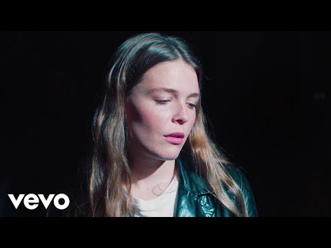 Maggie Rogers - Light On (La Blogothèque – Live in Paris)