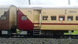 kolkata to valurghat train parallel race #parallel #trainlovers #railgyankosh #rajdhani #ad #me