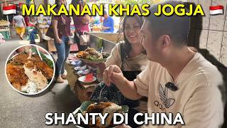 COBAIN MAKANAN KHAS JOGJA DI PINGGIR JALAN BERSAMA KELUARGA SETELAH SYUTING ACARA PAGI PAGI AMBYAR