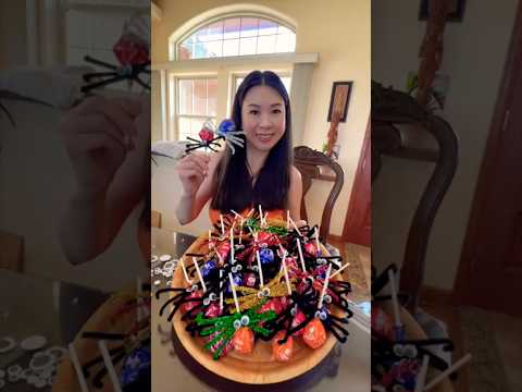 How To Make Spider Lollipops For Halloween! #halloween #halloweendecor  #halloweencrafts  #candy