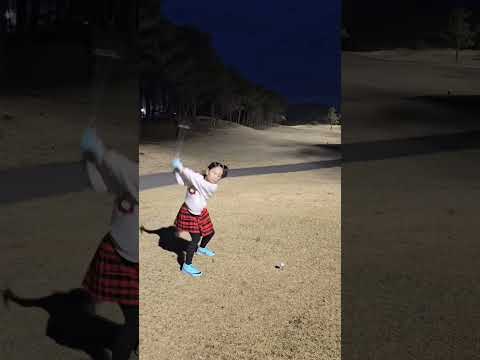 Can we have some swing tips, please? 😂 (📹: Instagram/
jeongyeolr) #golfdigest #shorts #golfswing