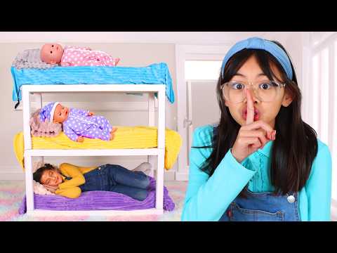 Ellie y Charlotte Aprenden a Cuidar Bebés 👶🍼