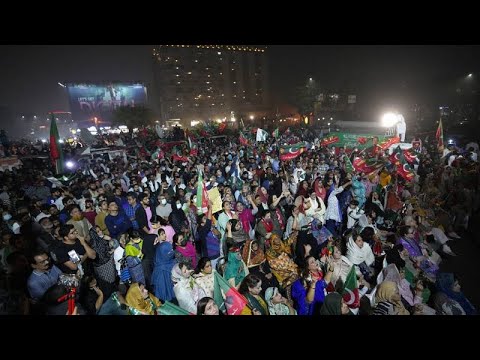 Pakisztán: tüntetések, zavargások a volt miniszterelnök elleni merénylet miatt