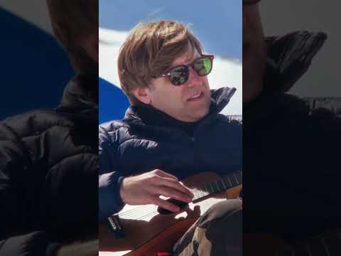 LES TROIS ACCORDS & COEUR DE PIRATE - Toujours les vacances (extrait du vidéoclip officiel)