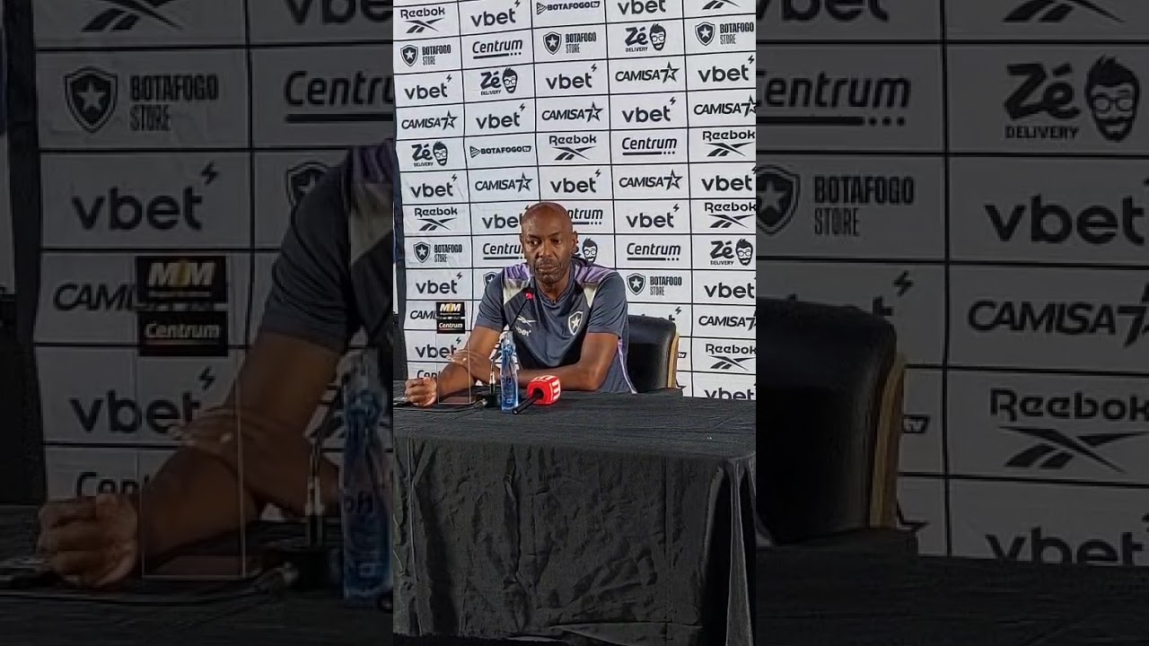 Cláudio Caçapa destaca o coletivo do Botafogo na vitória sobre o Vasco