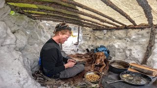 BUSHCRFT Winter CAMPING Alone | BUILD warm SURVIVAL SHELTER from Snow WOODSTOVE Inside Cooking ASMR