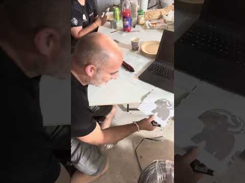 De signer des autographes n’est pas du tout dans ma perception de vie mais vu que c’était des jeune😉