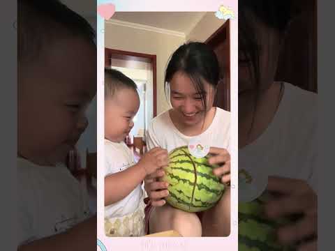 Một em bé đáng yêu cùng mẹ vui đùa #embe #vuichoicungcon #baby #shorts