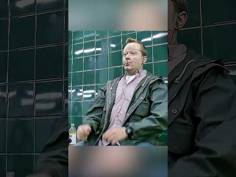 El hombre en realidad tiene una cabeza de cubo de Rubik #shorts