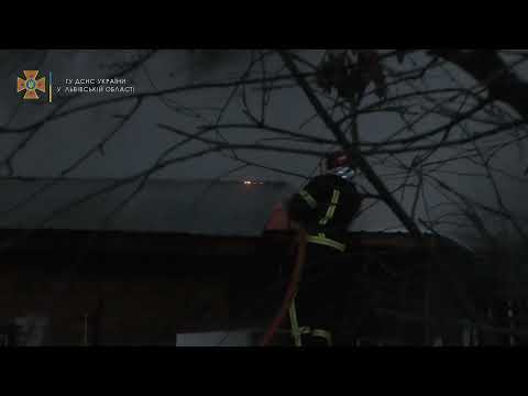 Львівський район: вогнеборці ліквідували займання господарської будівлі