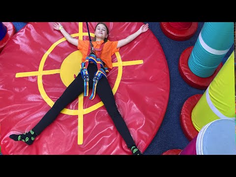 Ярослава и подружка Даша на Детском Скалодроме | Супер Видео Влог | Tiki Taki Cook