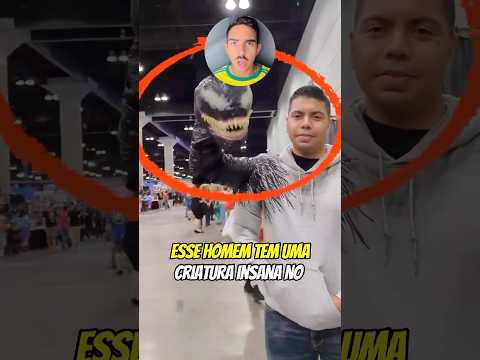 ESSE HOMEM TEM UMA CRIATURA INSANA NO OMBRO