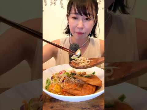 【ASMR】タイ人が大好きなソムタムと手羽先を食べる🥰