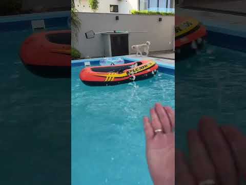 ELE JOGOU ÁGUA EM MIM