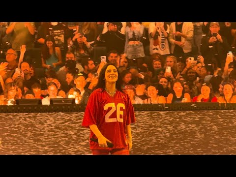 Billie Eilish LIVE - BIRDS OF A FEATHER (reupload) - HIT ME HARD AND SOFT Tour (Québec, Canada)