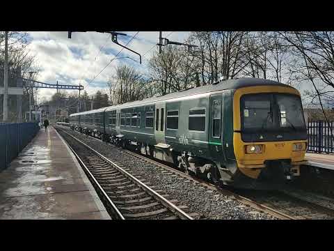 GWR class 165 departs Reading West