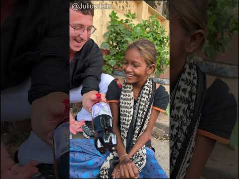 Girl is Amazed During a Magic Trick! 😱