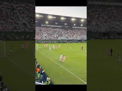 MESSI ENTORTA ZAGUEIRO! #messi #messiskills #lionelmessi