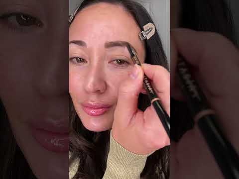 Makeup Artist's Secret to Fill in Your Eyebrows | #SHORTS