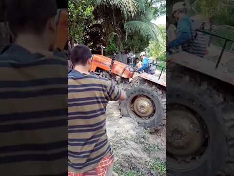 Máy cày Chạy lên dốc bốc đầu quá dữ #shorts #shortvideo #youtube #youtubeshorts