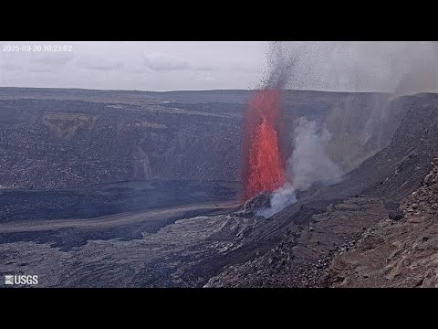 [V2cam] Kīlauea volcano, Hawaii (east Halemaʻumaʻu crater)