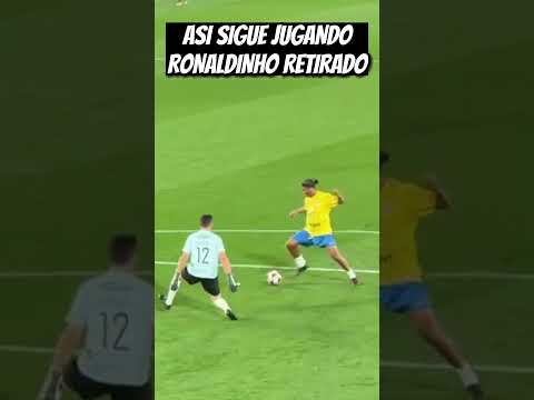 Así juega Ronaldinho retirado #futbol #shots #parati #ronaldinho #soccer #football