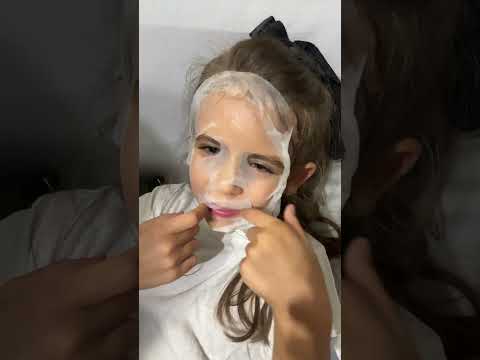 Sophia fa la maschera