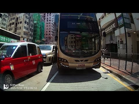 車CAM直擊 - 新填地街右轉旺角道 巴士疑似轉彎揩到貨Van