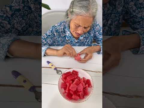 The great-grandson didn't take medicine when he caught a cold, but the grandmother did this#funny
