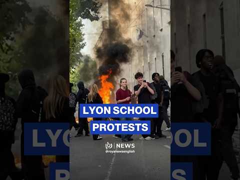 Teens in Lyon set fire to road as high school blockades intensify
