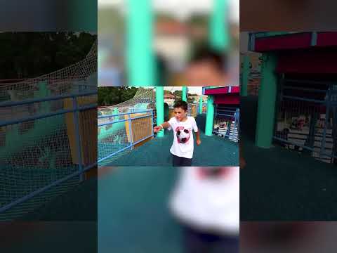 ¡Heidi y Zidane juegan al escondite en el parque de juegos! #shorts