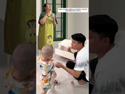 Dadโs telling the baby not to put their hand in the drawer, itโs so funny, haha!