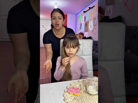 CÓMO REMOJAR LA GALLETA #familiaibañez #humor #funil #shortviral #comedia #funny #comedy #memes