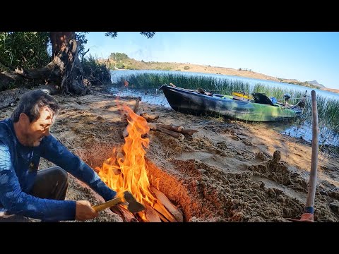 PESQUEI E PREPAREI O PEIXE NO FOGO DE CHÃO. Sozinho