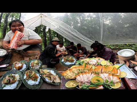 BANBHOJ in Heavy Rain Boiled Pork Belly and Pork Ribs with Garlic Sauce Eating with Rice in Jungle