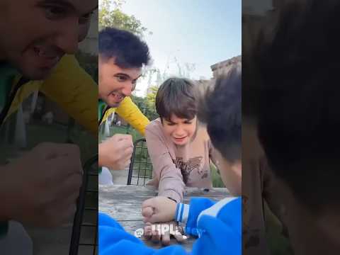 La reacción de un padre al ver llorar a su hijo 😪 #triste #shorts