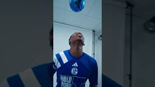Glück auf, Junior! 🤞 #S04 #Schalke #Junior #Adamu #Football