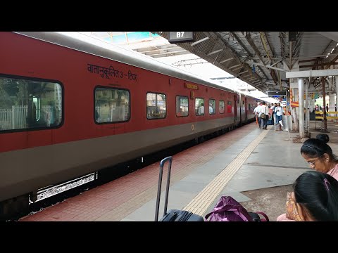 कल्याण रेलवे स्टेशन पर आने वाली ट्रेन live